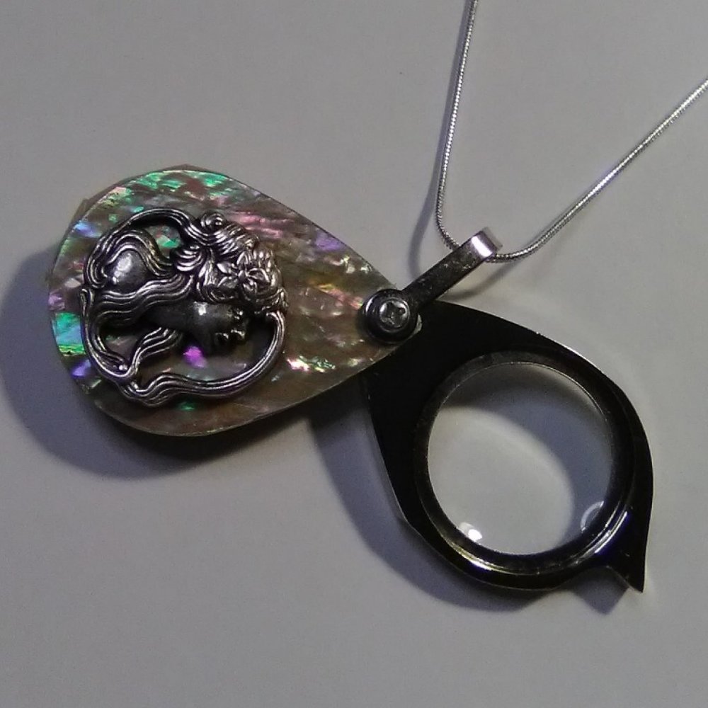 Magnifying Glass MOP Double-sided with Lady Face Jeweler's Loupe Pendant